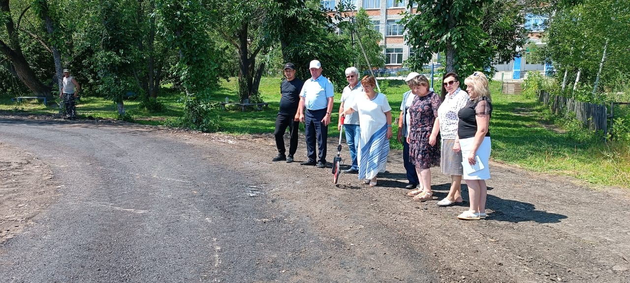 Приёмка ремонта асфальтобетонного покрытия беговой дорожки МБОУ «Старокулаткинская СШ №2 им. Героя Российской Федерации  Р.М. Хабибуллина..