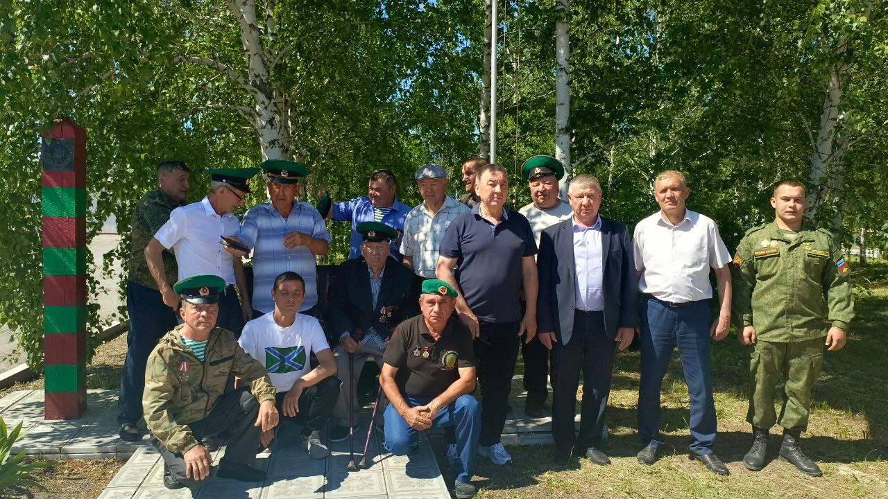 С днем пограничника.