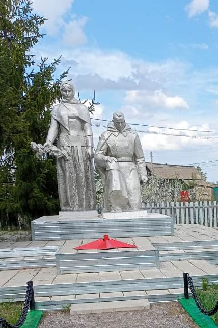 Памятник воинам-односельчанам, погибшим в годы Великой Отечественной войны, 1986 г..